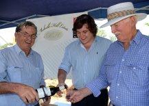 Tamworth wine producers, John Almond and Aaron Arnull-Almond from Melville Hill Estate, poured a taste for Allan Jeffkins of Willow Tree.