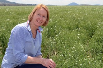 2015 RDANI Innovation of the Year was Lively Linseed, received by Jacqueline Donoghue. She is pictured here in a Mullaley linseed crop. 