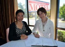 Chinese chef seeking 'Armidale Motel' owner, Sheryl Deng meeting with Kim-Trieste Hastings