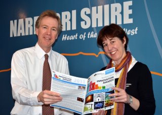 Narrabri Shire Council's Economic Development Manager, Bill Birch and RDANI Senior Project Officer, Kim-Trieste Hastings discuss the 2011 Northern Inland Innovation Awards.