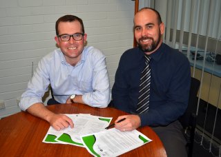 Assistant Minister for Skills and Member for Northern Tablelands, the Hon. Adam Marshall looking over Go Digital material with RDANI Executive Officer Nathan Axelsson.