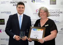 Technical Services Manager for Goldwind Australia, Steven Nethery presented a White Rock Wind Farm ‘Research and Education’ finalist trophy to Z-Net Uralla representative Teresa French.