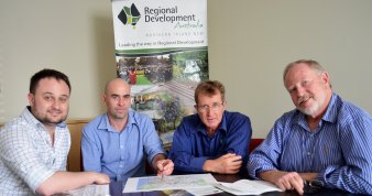 Love Local in Moree this Christmas