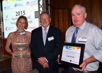 RDA Northern Inland Chair Russell Stewart (centre) presented the 2015 Northern Inland Innovation of the Year award to Lively Linseed's Jacqueline and Chris Donoghue.