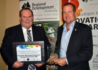 RDA Northern Inland Chair Mal Peters with UNE Precision Agriculture Research Group’s Professor David Lamb, winner of the RDA Northern Inland Innovation of the Year (and the NSW Trade and Investment 'Research and Education Category') for the Smart Farm.
